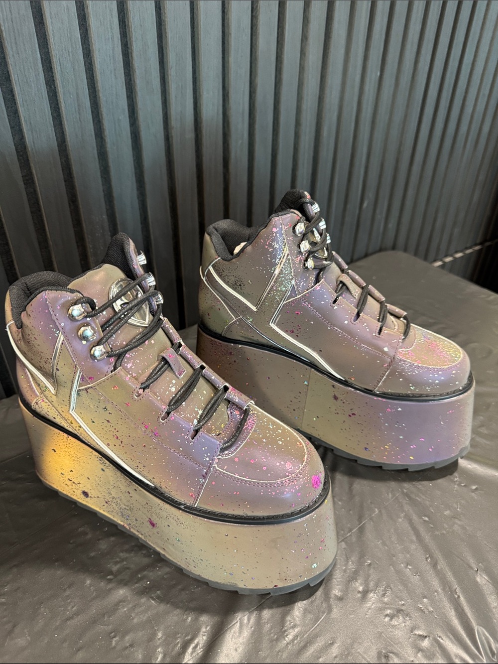 YRU Qozmo Alien flash reflective Platform Lace-Up Sneakers